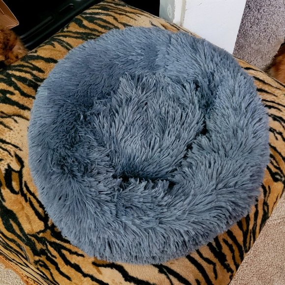 Pet Bed Dog or Cat Puppy Kitten grey 16 in Round Plush Bran New!